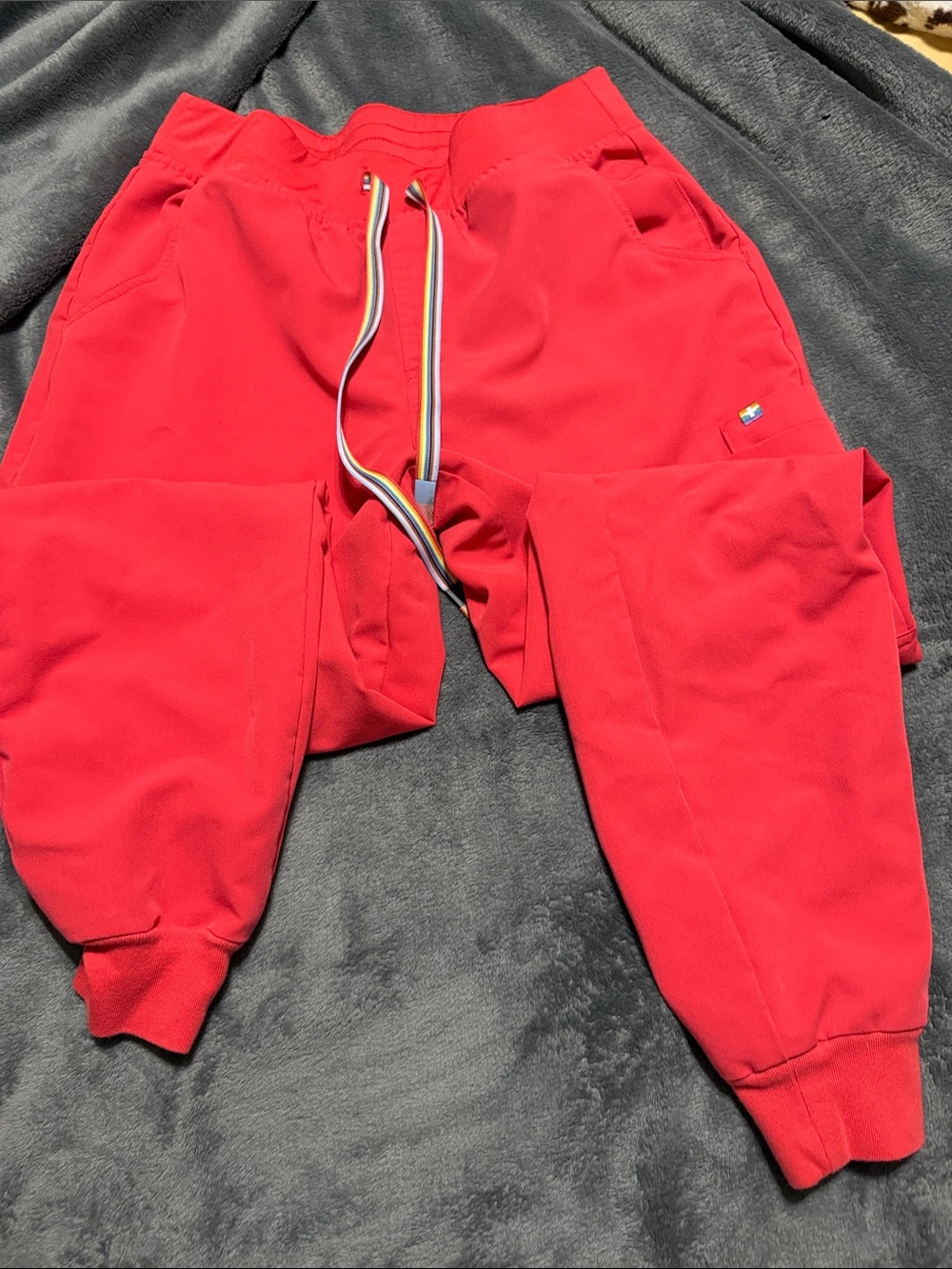Women Figs Zamora Jogger and Catrina Top Hibiscus